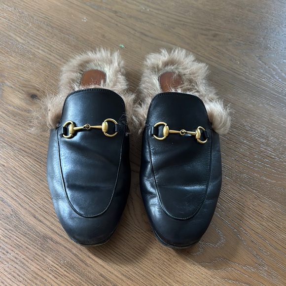 Gucci Black Leather Flats with Gold Horsebit - Picture 1 of 3